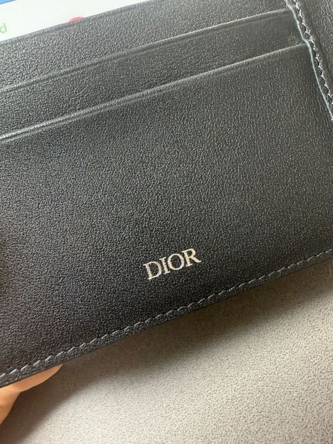 디올 남자 반지갑 정가품 감별해주세요ㅠㅠ의 2번 째 이미지