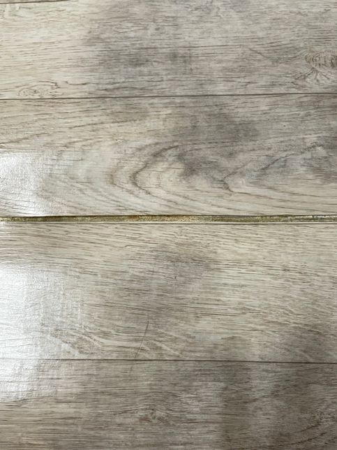 장판이 최근들어 부분적으로 변색이 됐어요의 0번 째 이미지