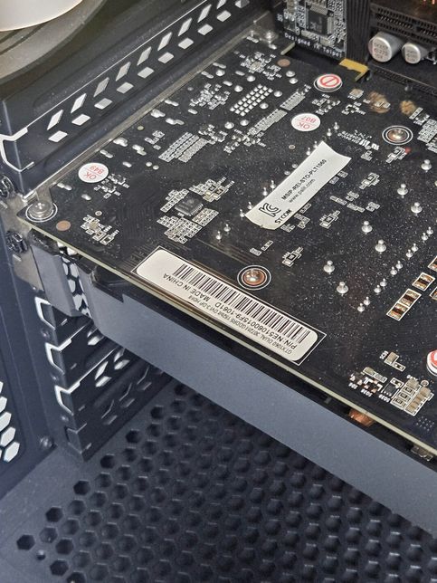 그래픽카드 제조일? 어떻게 보는건가요. 사진의 1번 째 이미지