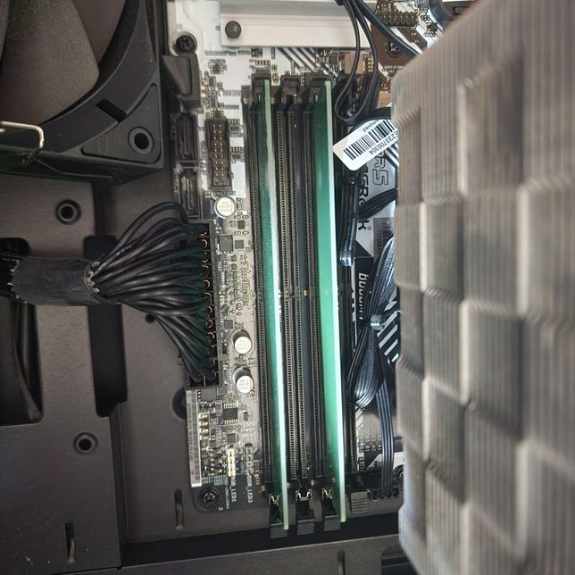 pc 램이 너무 안빠져요. 2군데중 한군데만 내려감의 0번 째 이미지