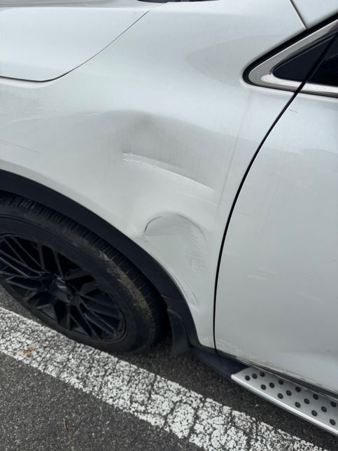 휀다 단순교체(후진 주차 하다 박았어요)의 0번 째 이미지