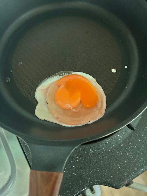 제가 저녁으로 계란후라이를 먹으려 했는데요 왜이러나요?의 0번 째 이미지