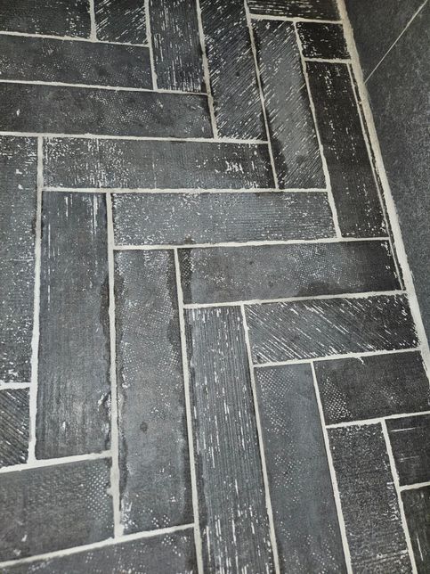 누수로 인한 화장실 바닥 줄눈 타일 질문드리겠습니다의 0번 째 이미지