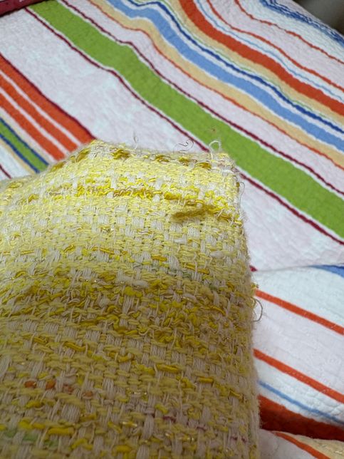 세탁소에 맡긴 옷이 이상하게 되어서 왔어요의 0번 째 이미지