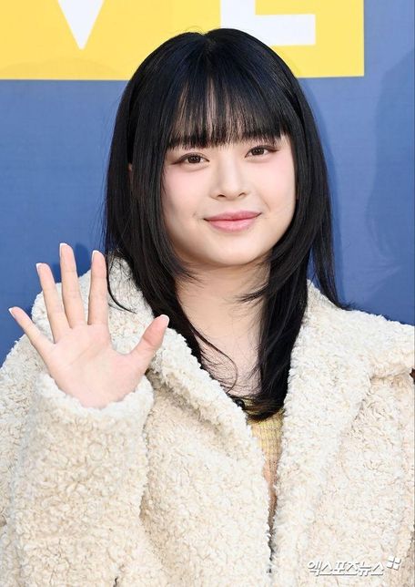 직모 앞머리 예쁘게 자를려면 여기서 어떡해야 하나요???의 1번 째 이미지