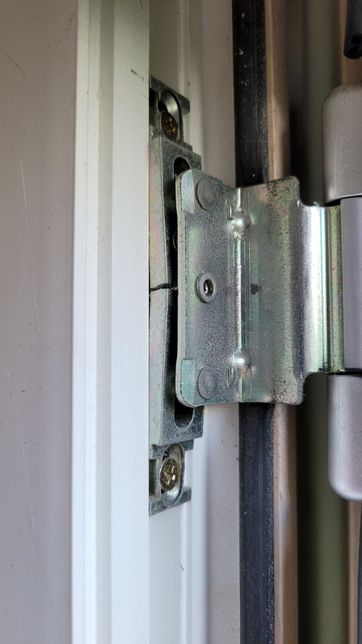 안녕하세요 아파트 창문 경첩 관련하여 질문드려요.의 1번 째 이미지