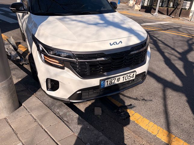 오늘 신호가 없는 교차로에서 직진대 직진 교통사고의 1번 째 이미지