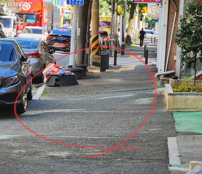 건물 주차장 출입중 도로 단차로 인한 하부 까임 소송이 답일까요?의 0번 째 이미지