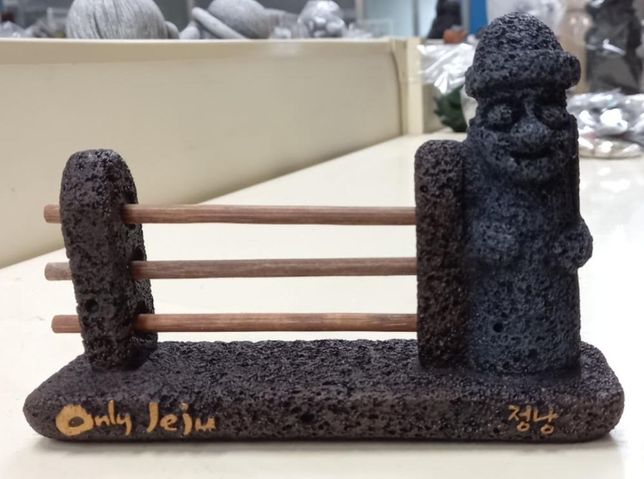 제주도 기념품 중 정낭 의미가 무엇인가요?의 0번 째 이미지