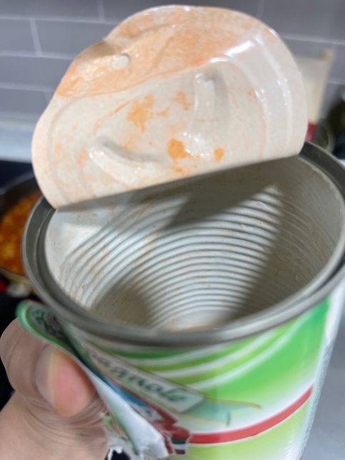찌그러진 캔 안의 음식 먹어도 되나요?의 0번 째 이미지