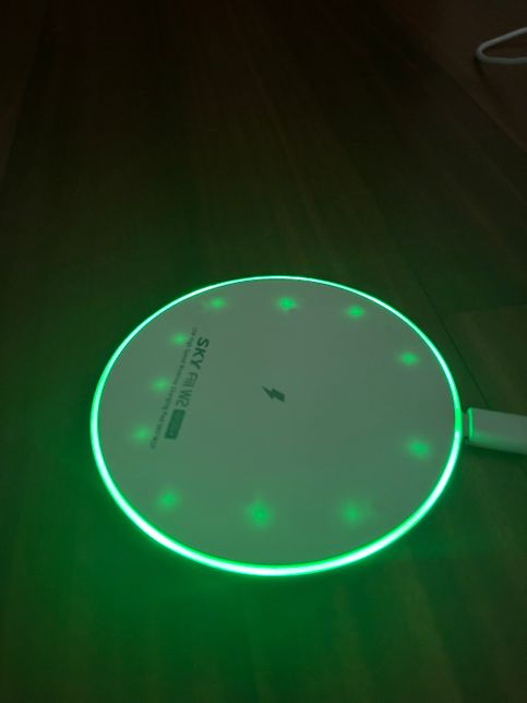 아이폰 뒷부분이 다 들어났는데 작동은 되거든요 감전될 위기 있을까요?핸드폰 충전하거나 사용하면 안될까요?의 0번 째 이미지