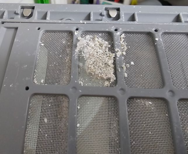 세탁기 필터에 하얀 가루 먼지가 계속 나와요의 0번 째 이미지