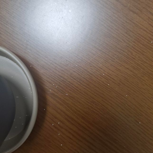 화분에서 나오는 하얀 알갱이 뭔가요?의 0번 째 이미지