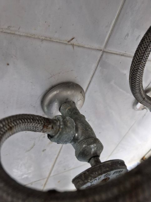 주택 세면대 호스. 앵글밸브 교체전 계량기 잠가야 되나요의 0번 째 이미지