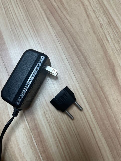 220v 플러그 쇠 부분이 갈라졌는데 사용해도 괜찮나요??의 1번 째 이미지