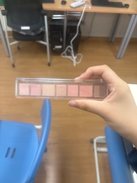 스가와라 코우시 코스프레 아이 메이크업 하려합니다스가와라 코우시에게 맞는 아이새도우 컬러 찾아주세요의 0번 째 이미지