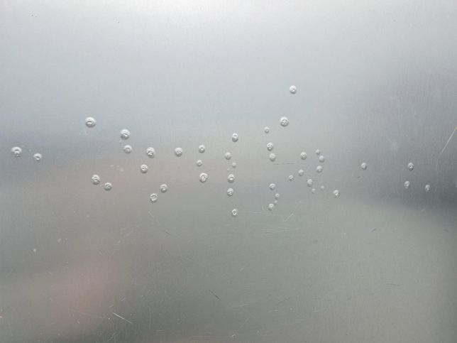 남자화장실 벽에도 구멍이 있나요?(몰카 관련)의 2번 째 이미지