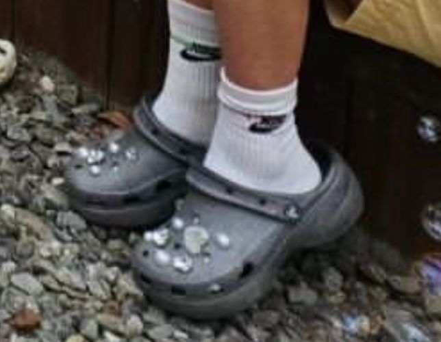 크록스 사진과 동일한 것 찾아요ㅠㅠㅠ의 0번 째 이미지