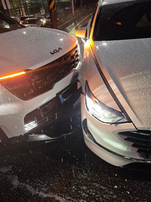 상대방 차가 신호위반 직진으로 달려와서 사고가 났어요의 0번 째 이미지