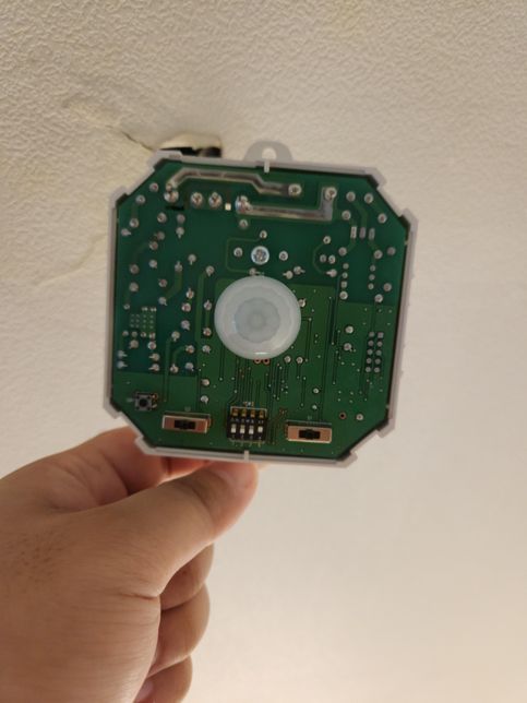 현관등 센서 불이 안꺼져서 방법 알려주세요의 0번 째 이미지