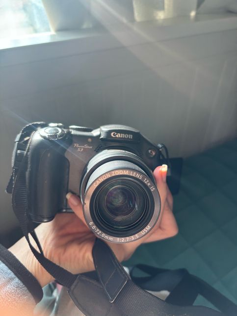 캐논 카메라 고장인가요? 렌즈 넘어서가 꺼멓게 보입니다의 3번 째 이미지