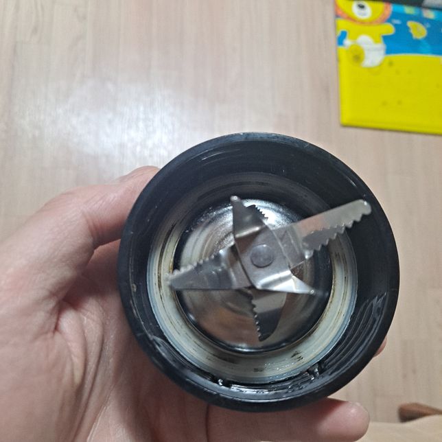 믹서기 블래이드에 붙은 고무파킹에 곰팡이 처럼 검은 색이 생겼는데 어떻게 제거하죠의 0번 째 이미지