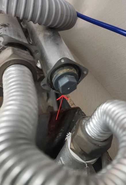 보일러 배관 분배기 누수가 있습니다.의 2번 째 이미지