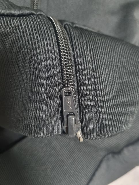 투웨이 져지가 고장났어요ㅠㅠ 지퍼가 안올라갑니다의 1번 째 이미지