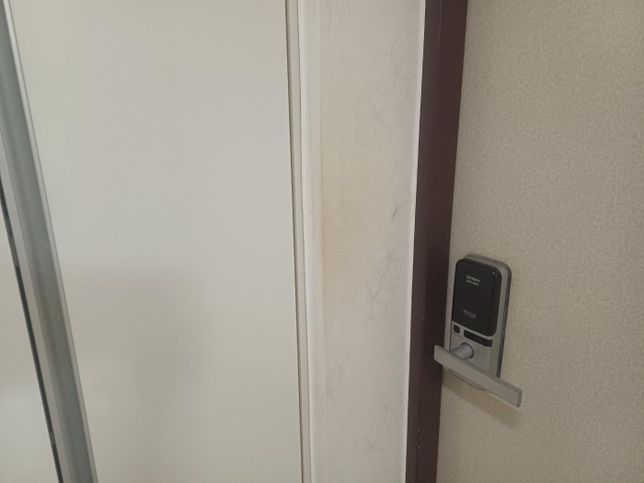 도배관련 질문입니다 더러운부분 도배하는데 비용이랑 시간 알려주실수있나요의 0번 째 이미지