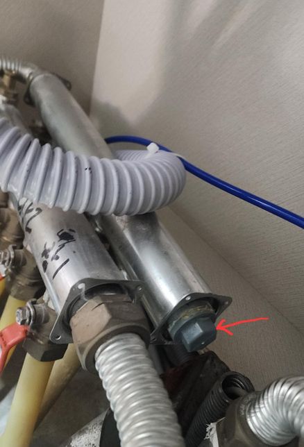 보일러 배관 분배기 누수가 있습니다.의 1번 째 이미지