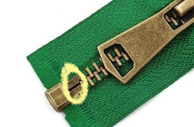 지퍼이빨 끝부분이 빠져서 고정이 안됩니다 옷 수선을 해야할까요?의 0번 째 이미지