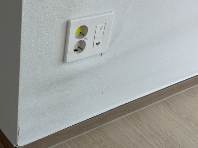 벽지 도배 상태 불량) 아파트 시공 문제인가요 도배 문제인가요?의 1번 째 이미지