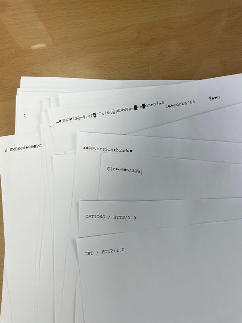 프린트에서 이상한 문구가 적혀있는 종이가 잔뜩 출력됩니다.의 0번 째 이미지