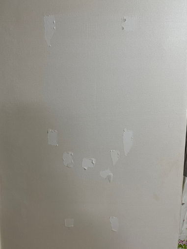 벽지가 이정도로 찢어졌는데 임차인이 벽지값을 줘야 하나요?의 0번 째 이미지