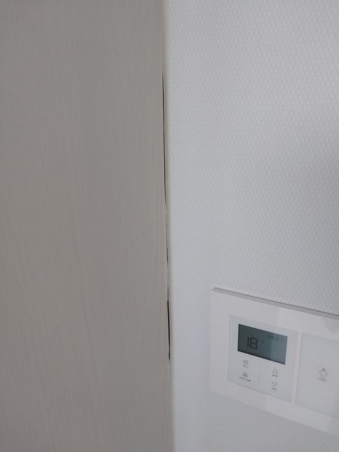 아파트 임대인에 손상 벽지 보수 요청 가능할까요?의 0번 째 이미지