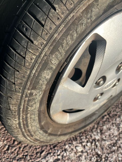 자동차 휠 ㅋ캡 케이스 들뜸 문제가 있는지의 0번 째 이미지