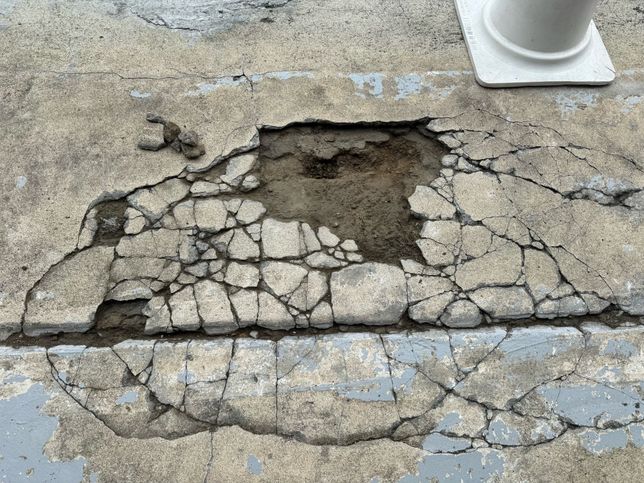 주차장 입구 시멘트 파손 보수 방법 궁금해요의 0번 째 이미지