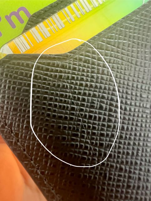 크림에서 카드지갑을 샀는데 스크래치가잇ㅇ어ㅛ의 0번 째 이미지