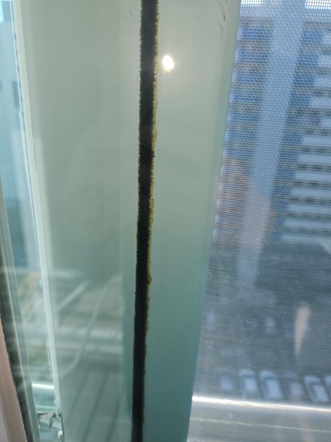 창문이 잘 안 닫힙니다.하자인지 알고 싶습니다.의 0번 째 이미지