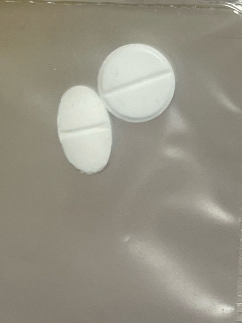 약 7개월전 제조된 약…..먹으면 안되겠죠ㅠ의 1번 째 이미지