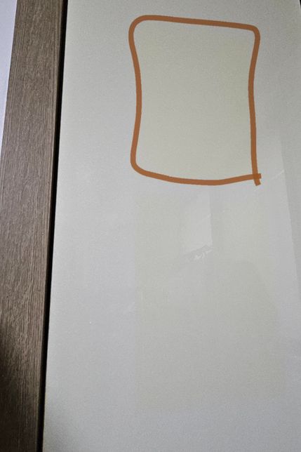 옷장 문 색깔차이, 변색이 있는데 어떻게 처리할 수 있을까요?의 0번 째 이미지