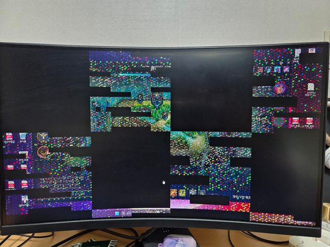 컴퓨터가 이러는데 뭐가 문제일까요...?의 0번 째 이미지