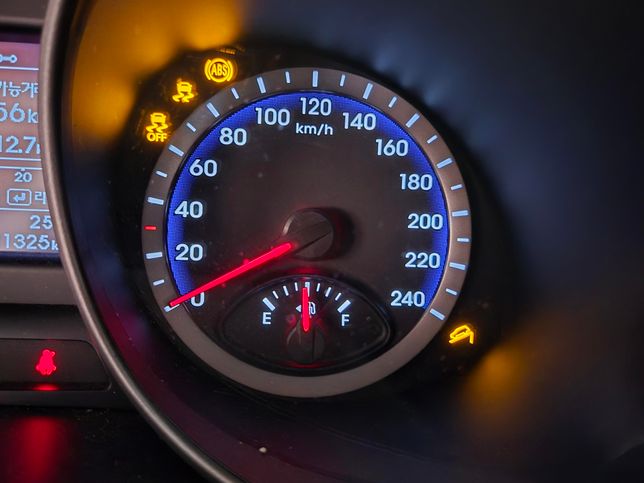 계기판에 갑자기 이런게 뜨는데 멀까요??의 0번 째 이미지