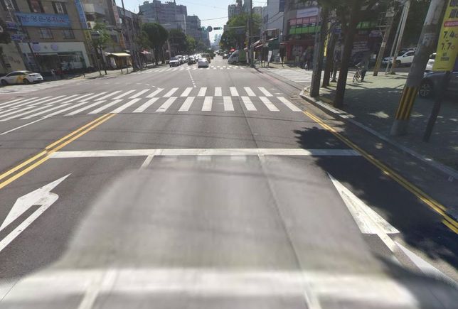 사진과 같은 차선은 1차선에서 2차선으로 들어올 수 있나요??의 0번 째 이미지