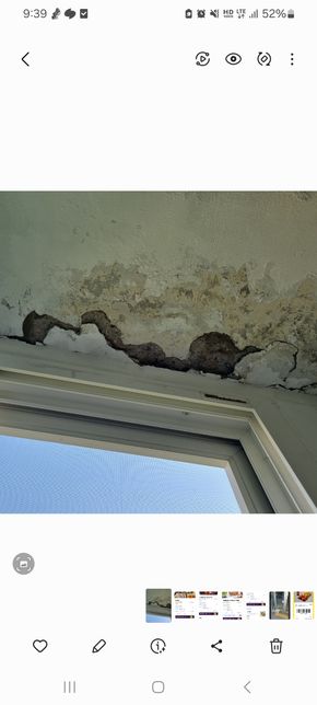 아파트 베란다 창틀벽에 빗물이 흘러요의 0번 째 이미지