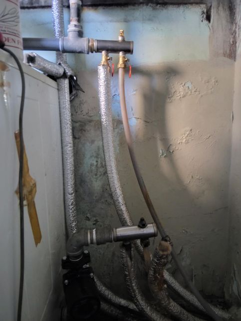 사진에 기름보일러에서 방 에어를 뺄려고 빼는데가 2군데 인데 어디먼저 뺴는게 좋나요의 0번 째 이미지