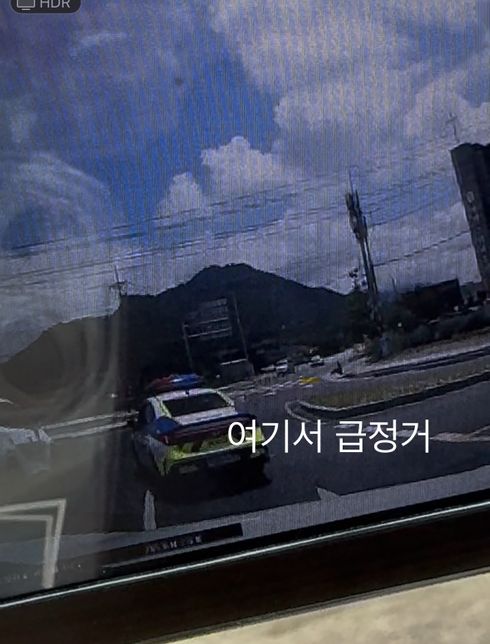 회전교차로 앞차 급정거로 인한 후미추돌사고의 0번 째 이미지