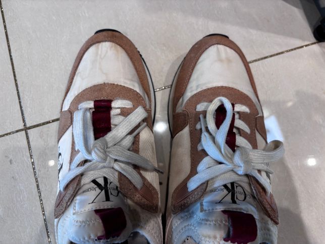 바람막이와 신발 세탁에 잘못 되어서 얼룩이 졌는데 이거를 지울 방법이 있을까요?의 1번 째 이미지