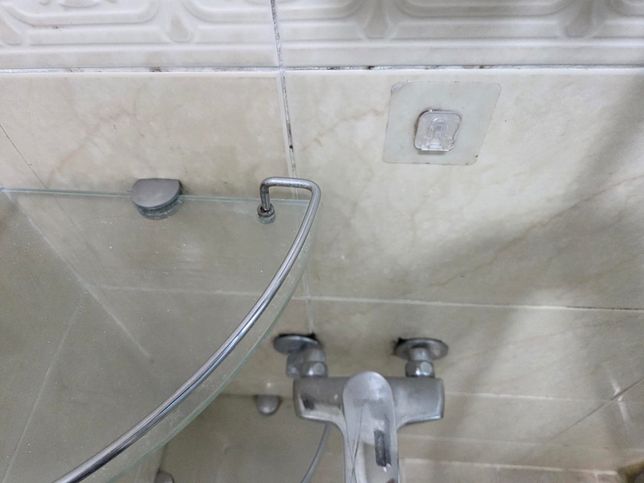 욕실을 깔끔하게 손보려면 어떻게 해야할지 도움 부탁드립니다.의 2번 째 이미지