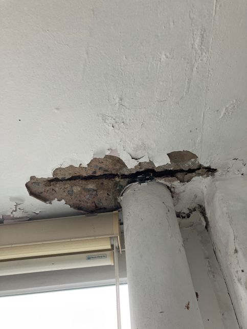 이런경우는 어떻게 해야 할까요? 베란다 천장인데요의 0번 째 이미지